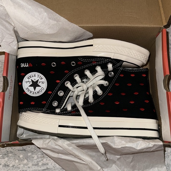 NWT - Converse (Unisex) Chuck 70 Embroidered Lips High - Picture 8 of 8